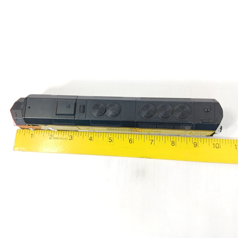 Amtrak HO Scale Model Train Set Locomotive 503 and 3 Passenger Cars Silver - Picture 3 of 16